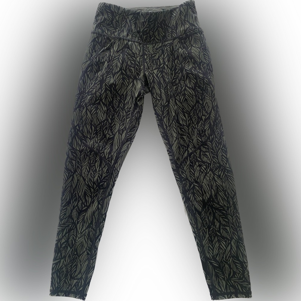 SWEATY BETTY power 7/8 workout leggings black with olive green print xs